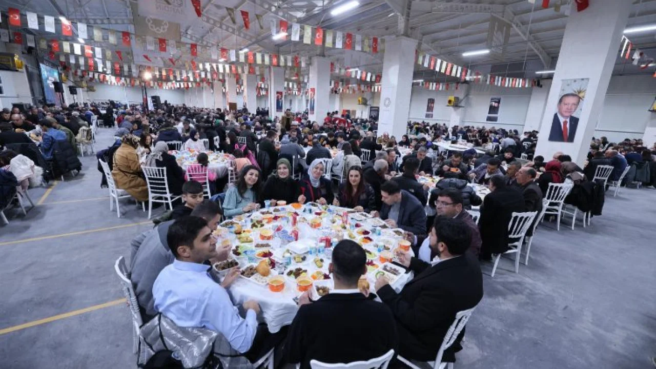 Mardin'de 'Kardeşlik İftarı'na 5 bin kişi katıldı -