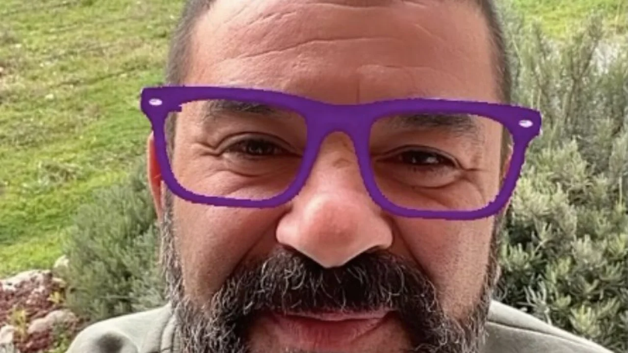 Ünlü oyuncu 'mor gözlük' farkındalığı -