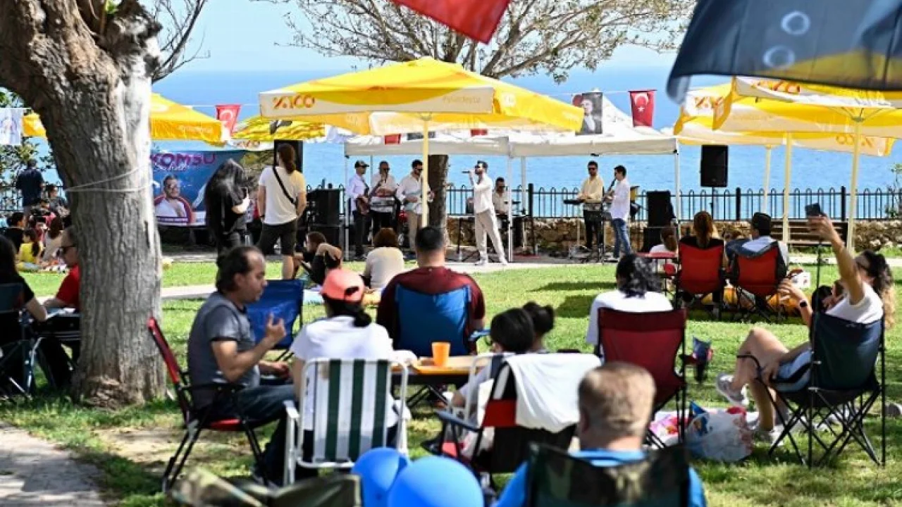 Antalyalılar Komşu Sahnesi’nde buluştu -