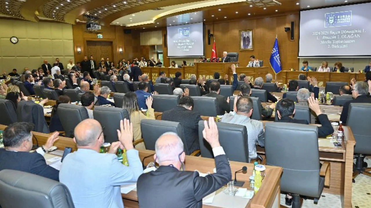 Bursa Büyükşehir Meclisi'nden eski Başkan Aktaş'ın faaliyetlerine oy birliği -