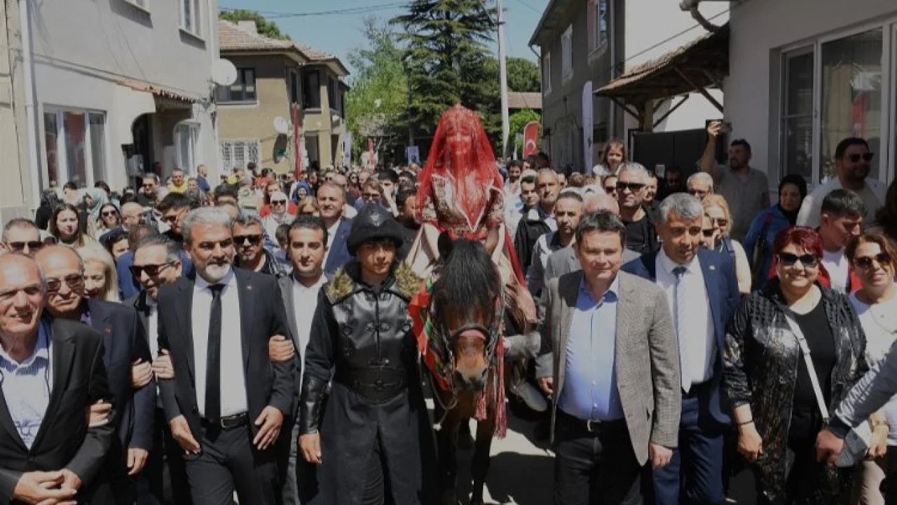 Bursa Osmangazi'de köy düğünü coşkusu... Bin yıllık gelenek yaşatıldı -