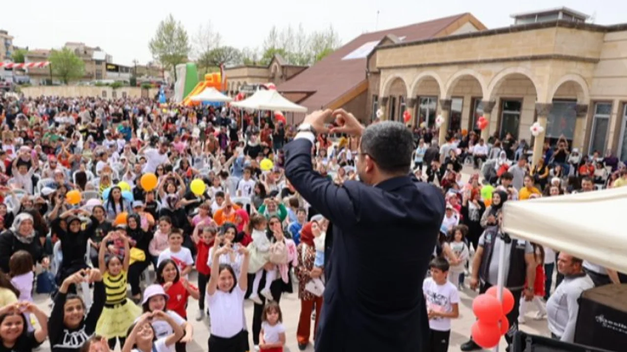 Çocuklar, 23 Nisan Çocuk Şenliği ile bayramı doyasıya yaşadı -