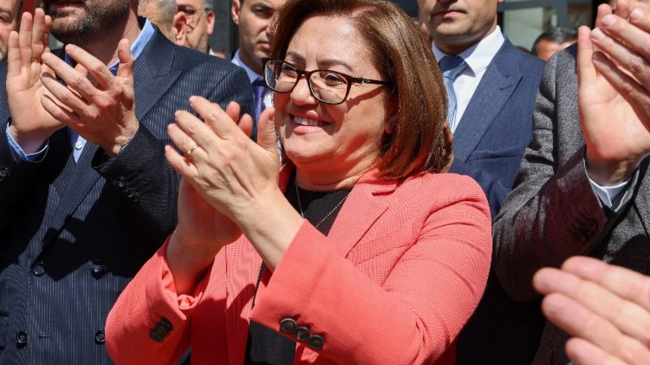 Fatma Şahin coşkuyla karşılandı -