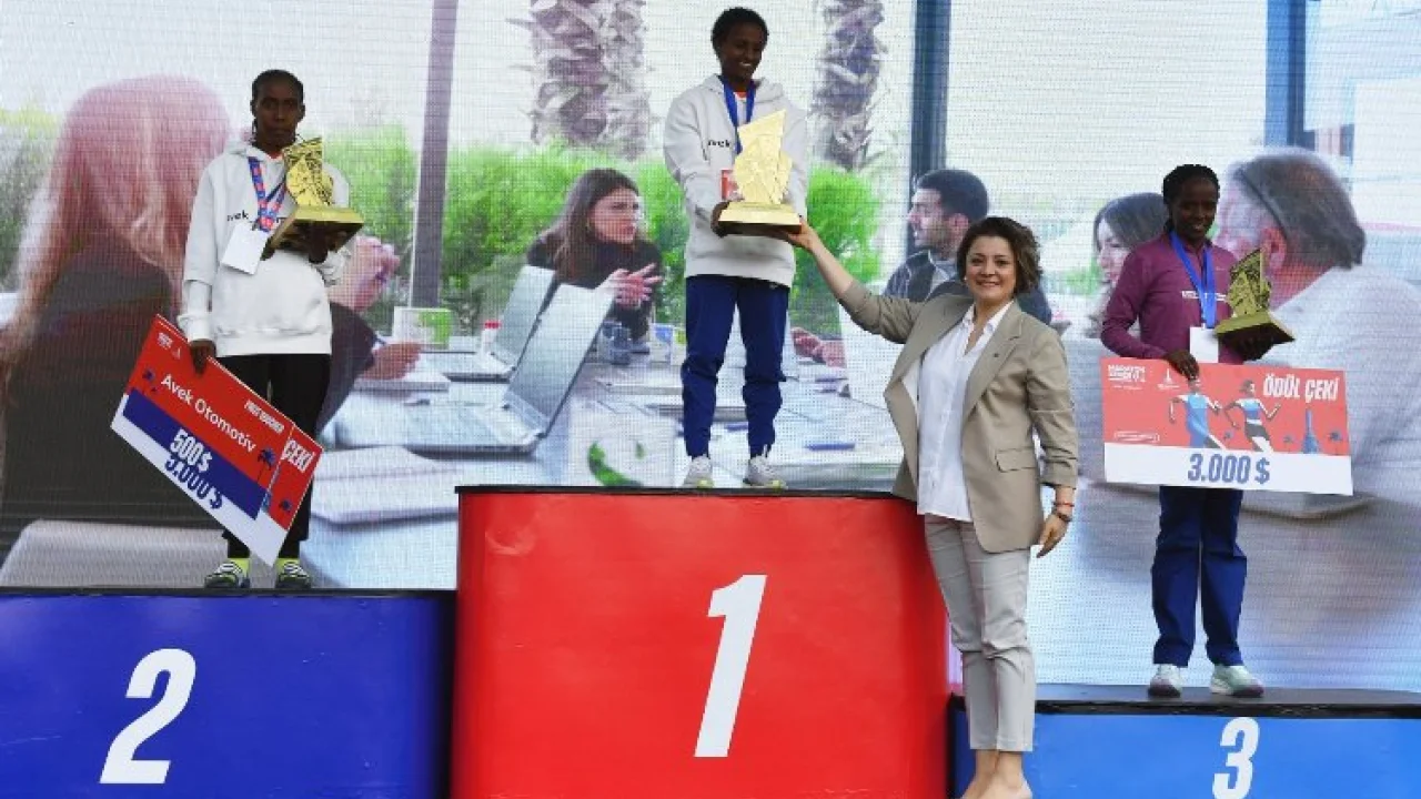 İzmir Maraton'da ödüller dağıtıldı -