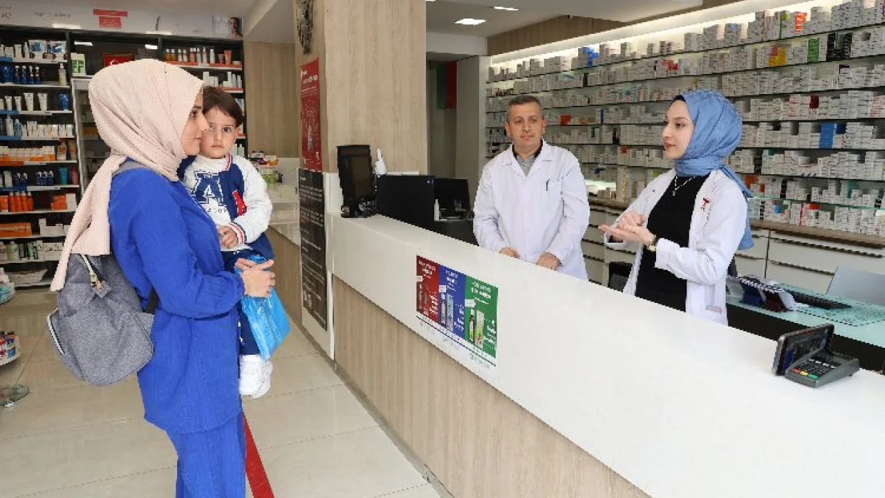 Konya'da eczane teknisyenlerinin işitme engellilerle iletişimi kolaylaştı -