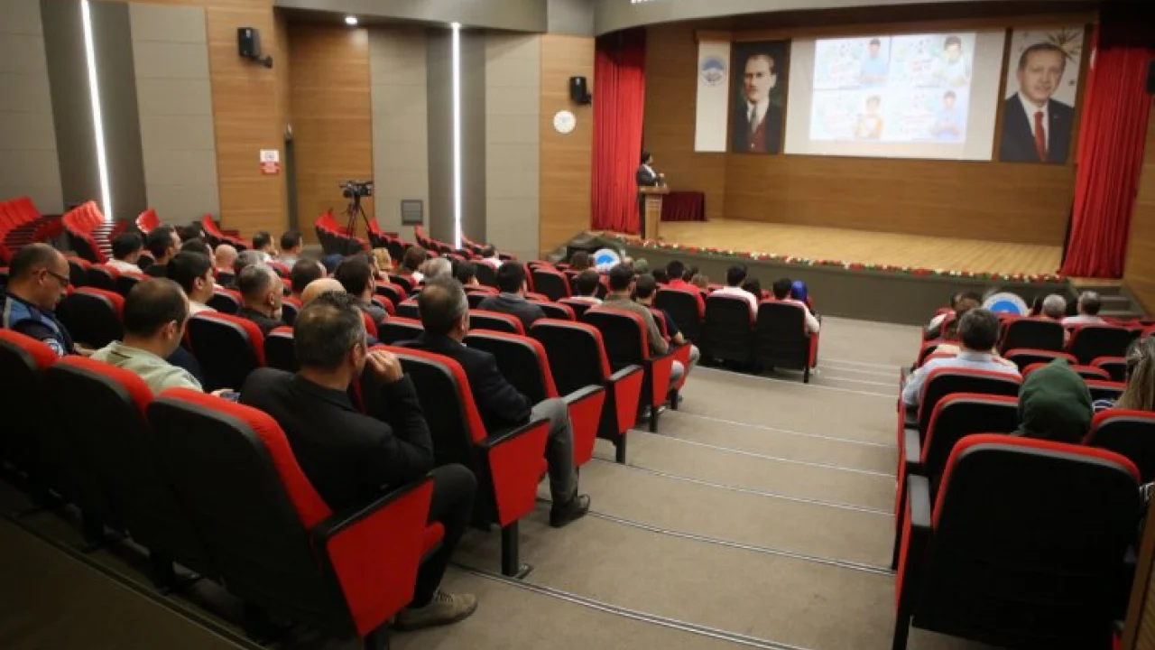 Melikgazi'de dijital yaşam ve iletişim konuşuldu -