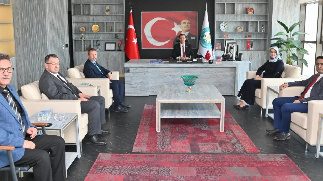 Rektör Kibar’dan Başkan Zeyrek’e hayırlı olsun ziyareti -