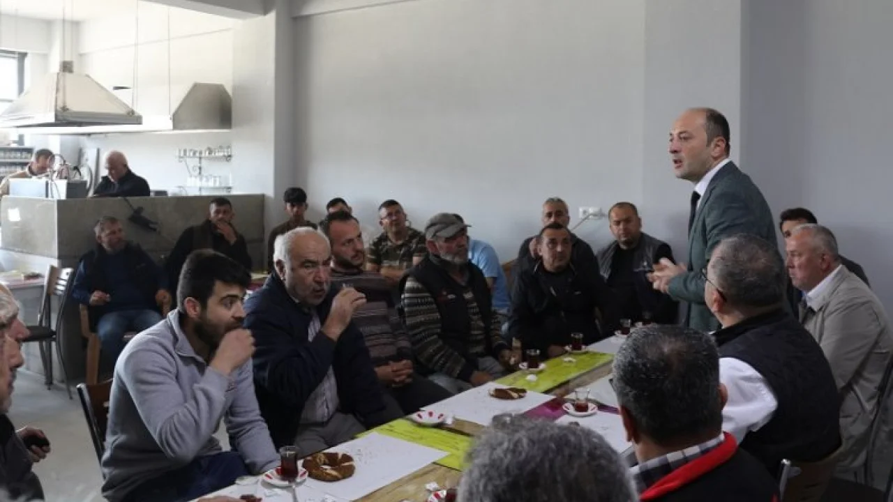 Sakarya Geyve'de Başkan Yıldız 'esnaf kahvaltısı'nda -