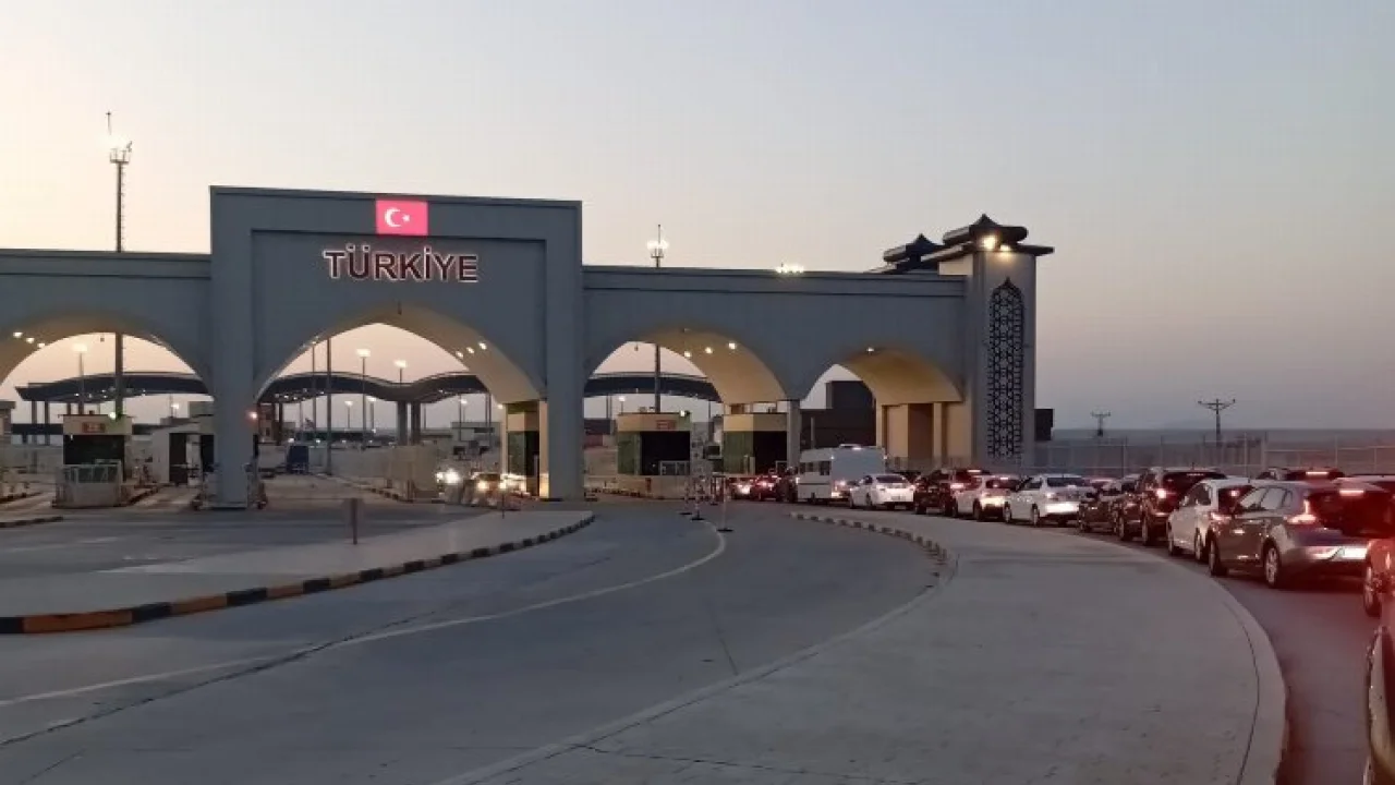Sınır kapılarından çıkışlar 3'e katlandı! -