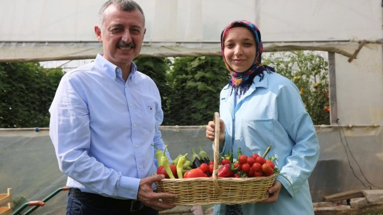 Başkan Büyükakın’dan kadın üreticiye destek -