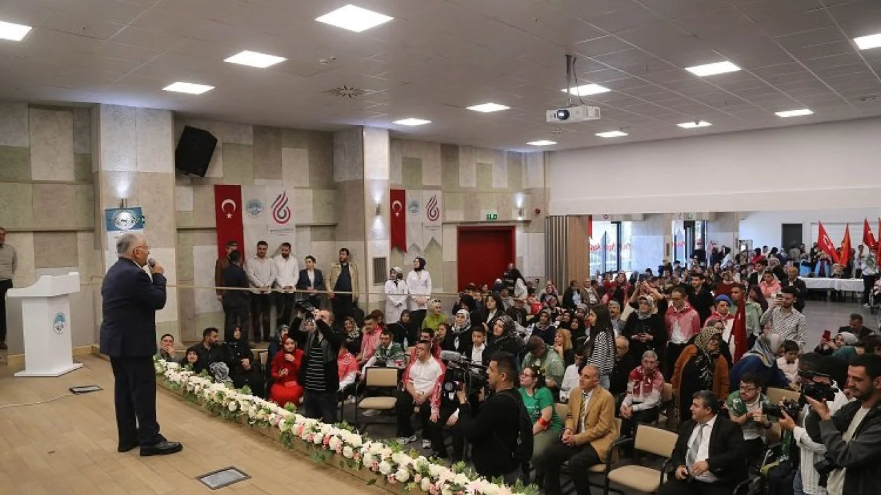 Başkan Büyükkılıç, özel gençlerin temsili askerlik kınasına katıldı -