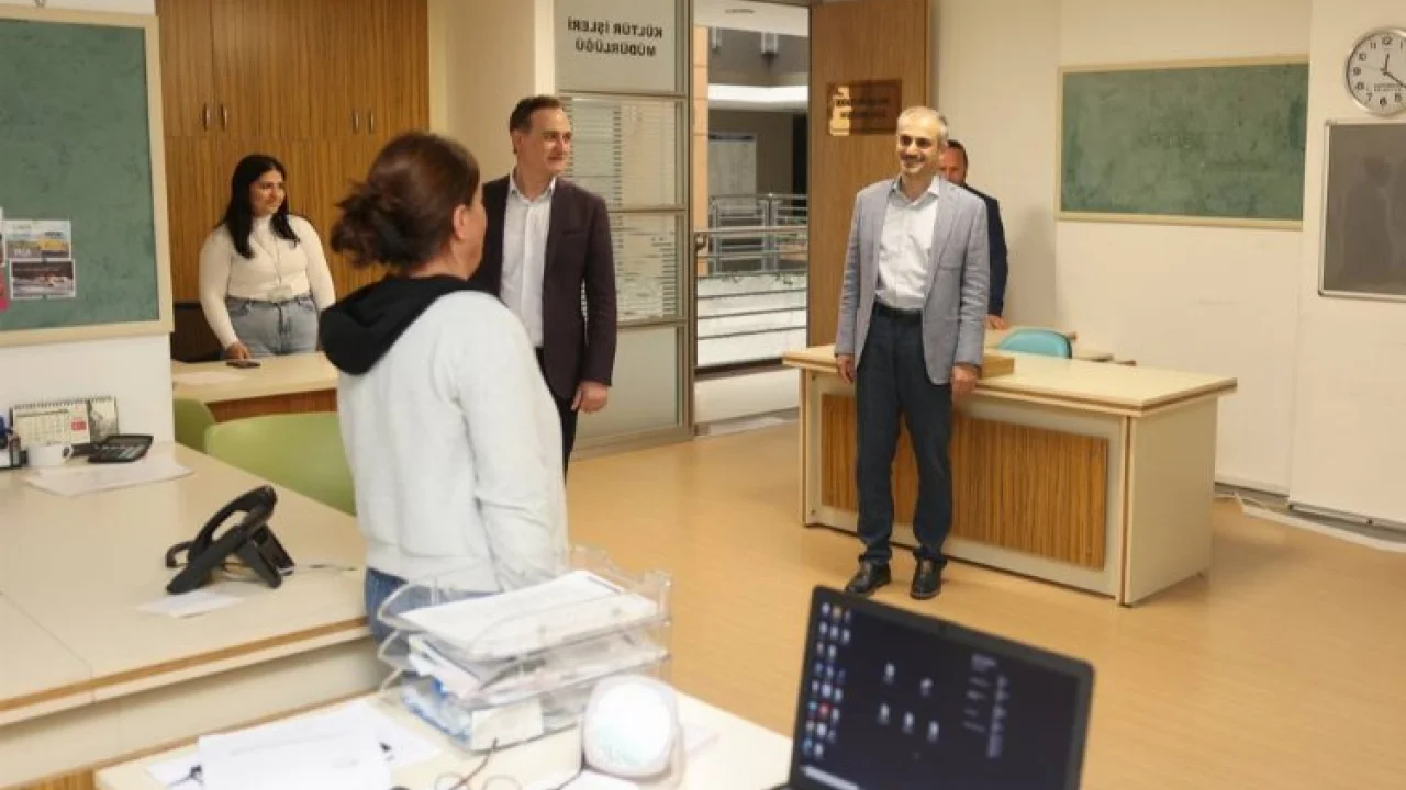 Çayırova'da Başkan Çiftçi birimleri gezdi -