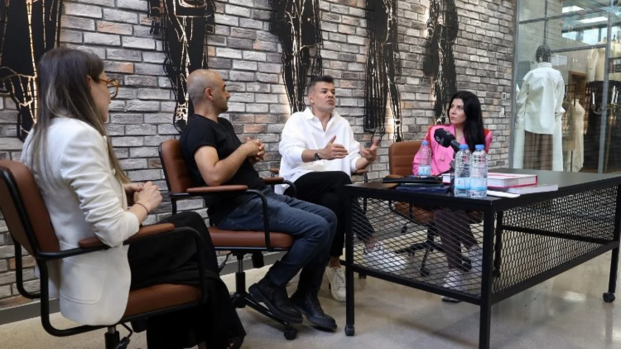 Cihan Nacar geleceğin modacılarıyla buluştu -