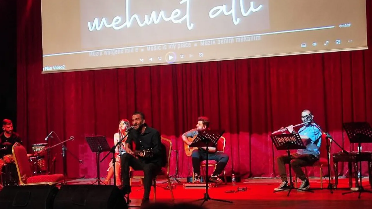 Mehmet Atlı 30'uncu sanat yılını Mardin'de kutladı -