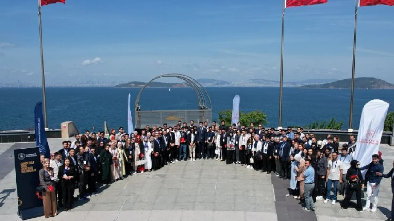 Sivil anayasa için söz gençlerde -