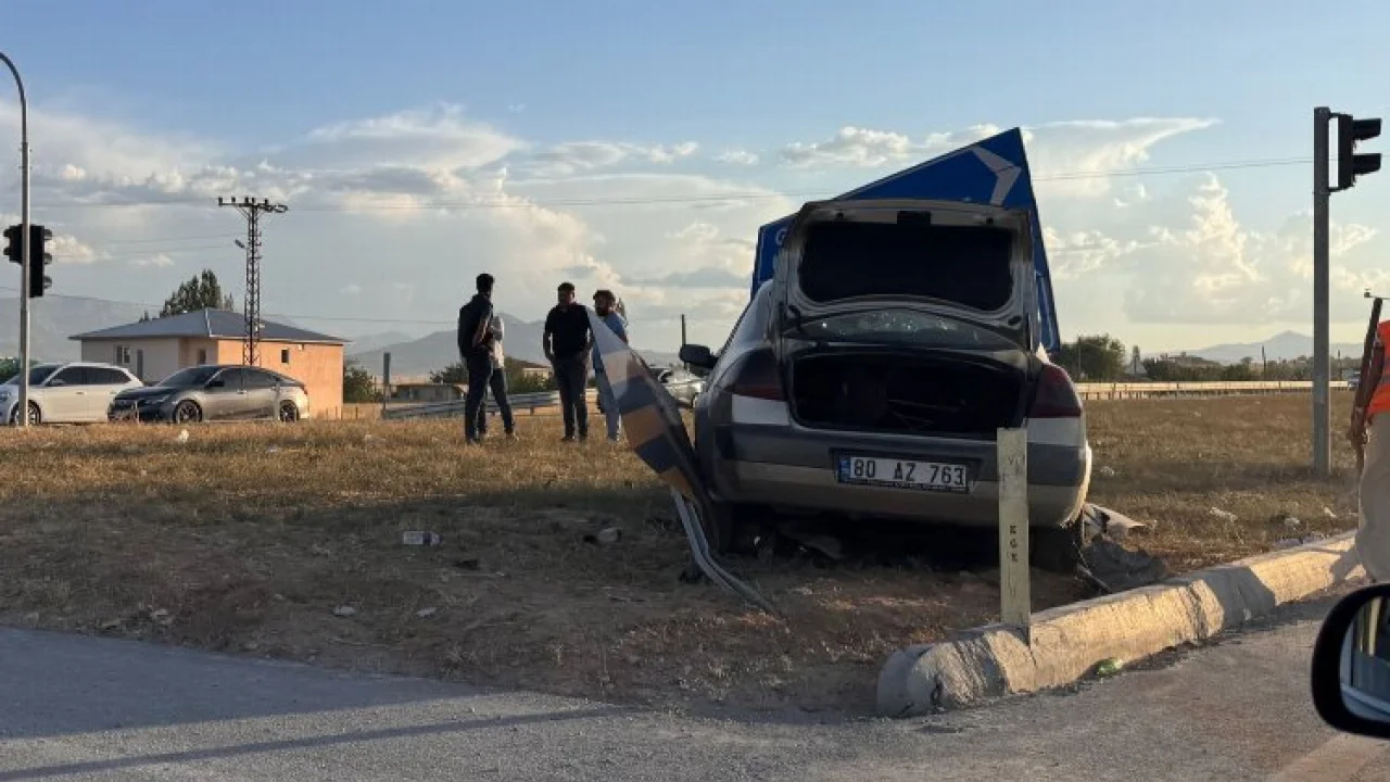 Afşin'de trafik kazası: 3 yaralı -