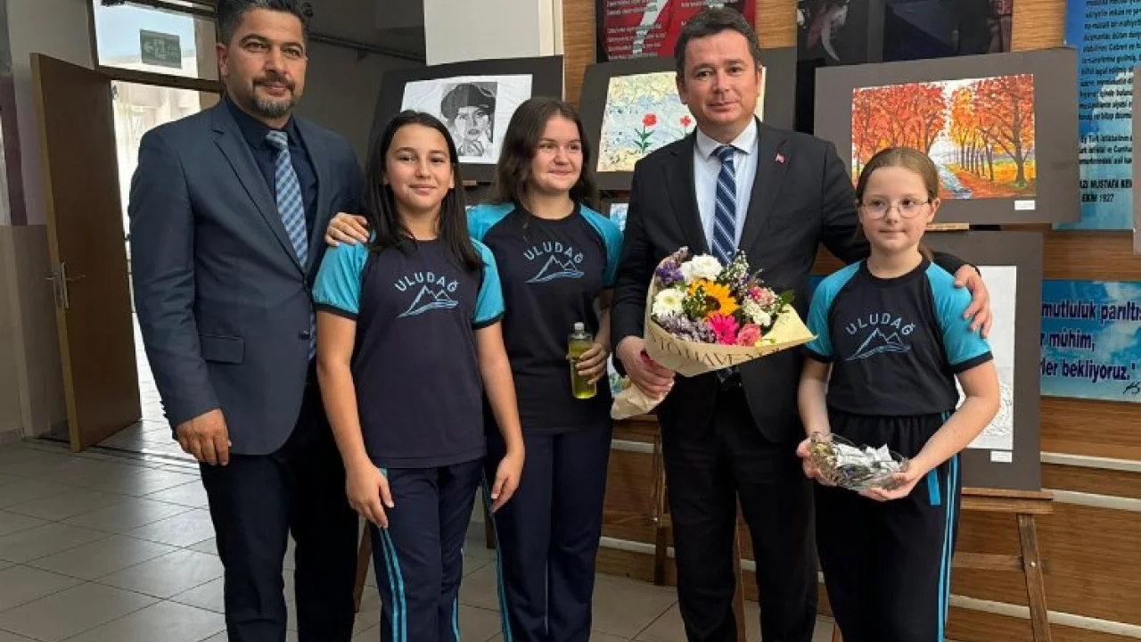 Başkan Aydın, öğrenciler ile birlikte okul boyadı -