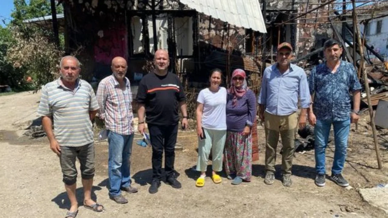 Bursa Yenişehir'de evi yanan aileye CHP'li üyelerden 'geçmiş olsun' ziyareti -