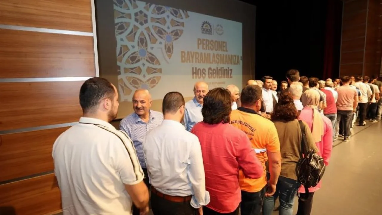 Gebze'de belediye personeli bayramlaştı -