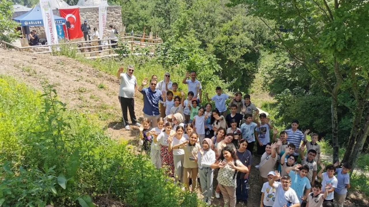Gölcük'te tarihi hamama ziyaretçi akını -
