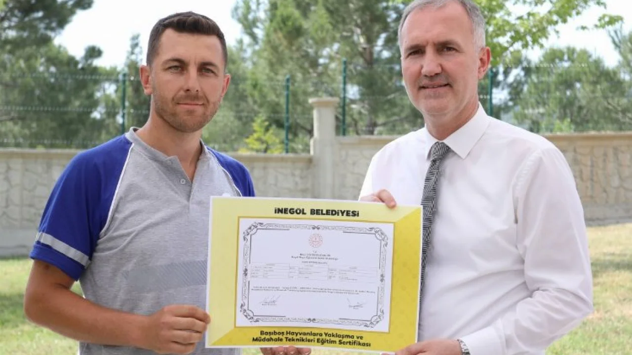 İnegöl'de barınak personeline başıboş sokak hayvanlarını yakalama eğitimi -