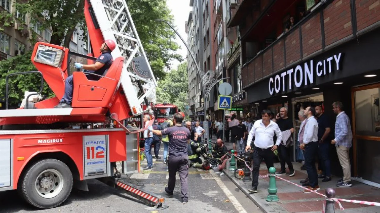İzmit Belediyesi yangında vatandaşları yalnız bırakmadı -