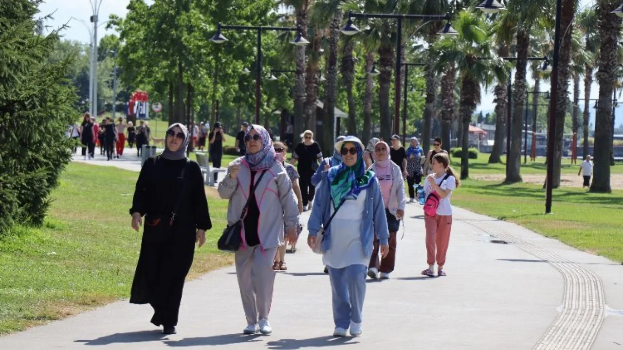 İzmit'te Sağlıklı Yaşam Yürüyüşlerine kadınlardan yoğun ilgi -