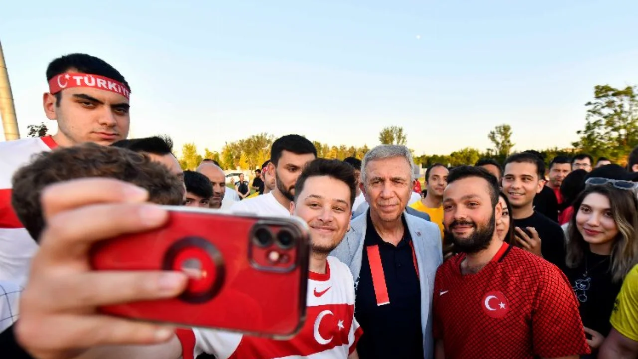 Milli coşkuya Mansur Yavaş da ortak oldu -