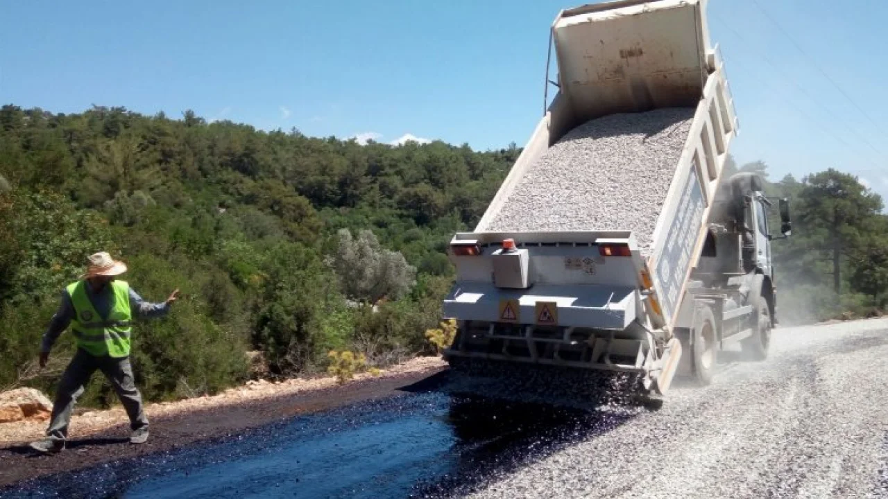 Muğla'da 9 ilçede 137 km yol çalışması -