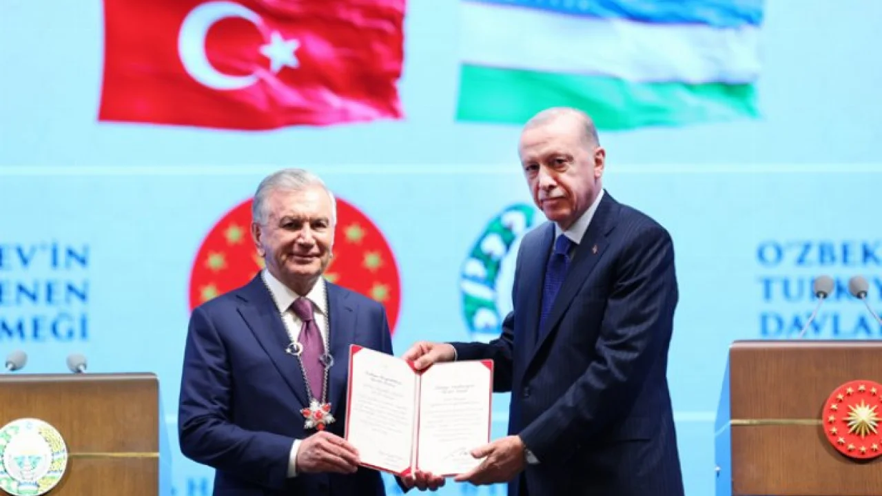 Özbekistan Cumhurbaşkanı'na Devlet Nişanı tevcih edildi -