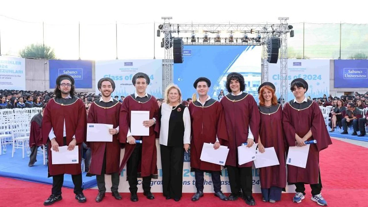 Sabancı Üniversitesi 22. dönem lisans ve 25. dönem lisansüstü mezunlarını verdi -