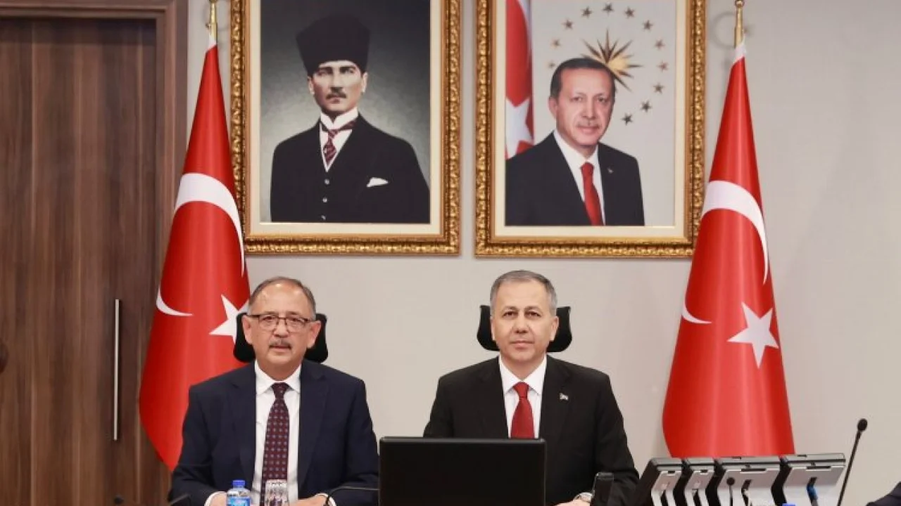 Yerlikaya ve Özhaseki kıyı şeridindeki illerin valileri ile buluştu -