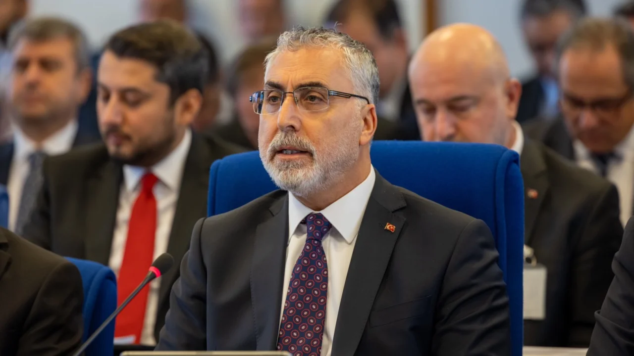 Bakan Işıkhan: Belediyelerin prim borçları had safhada... Gereken tüm adımlar atılacak -