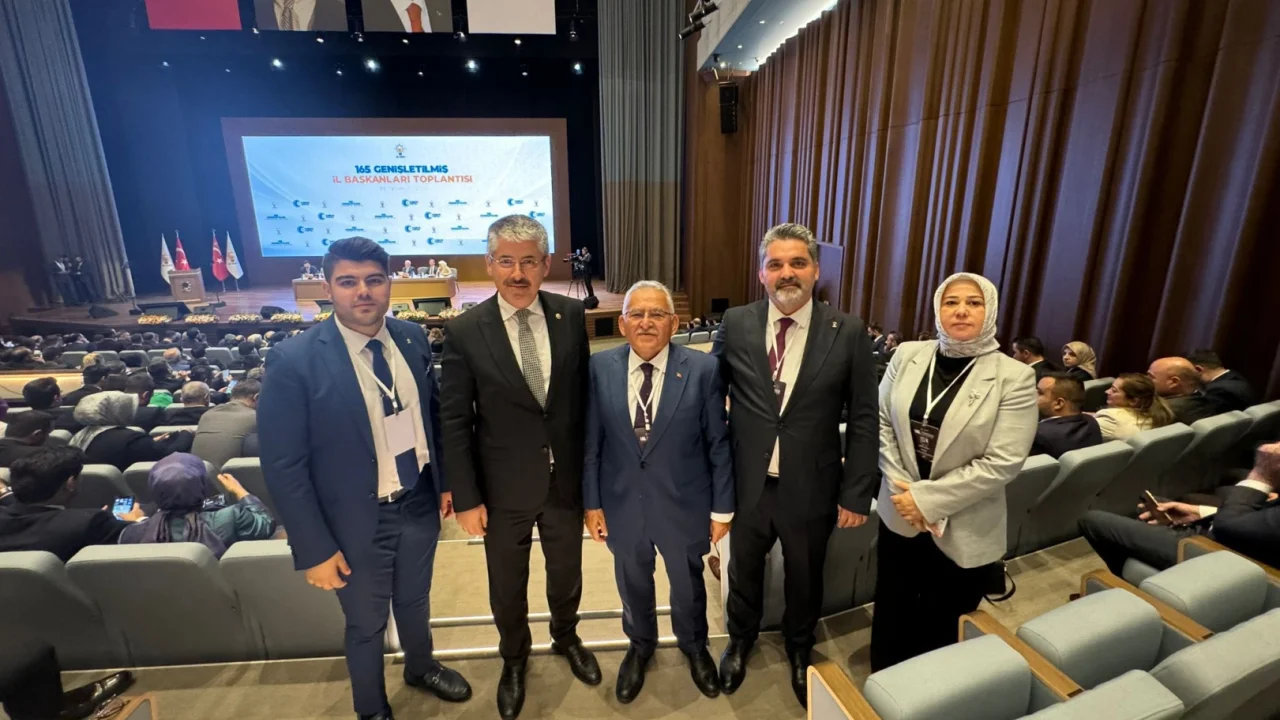 Başkan Büyükkılıç, Ak Parti Genişletilmiş İl Başkanları Toplantısı’na katıldı -