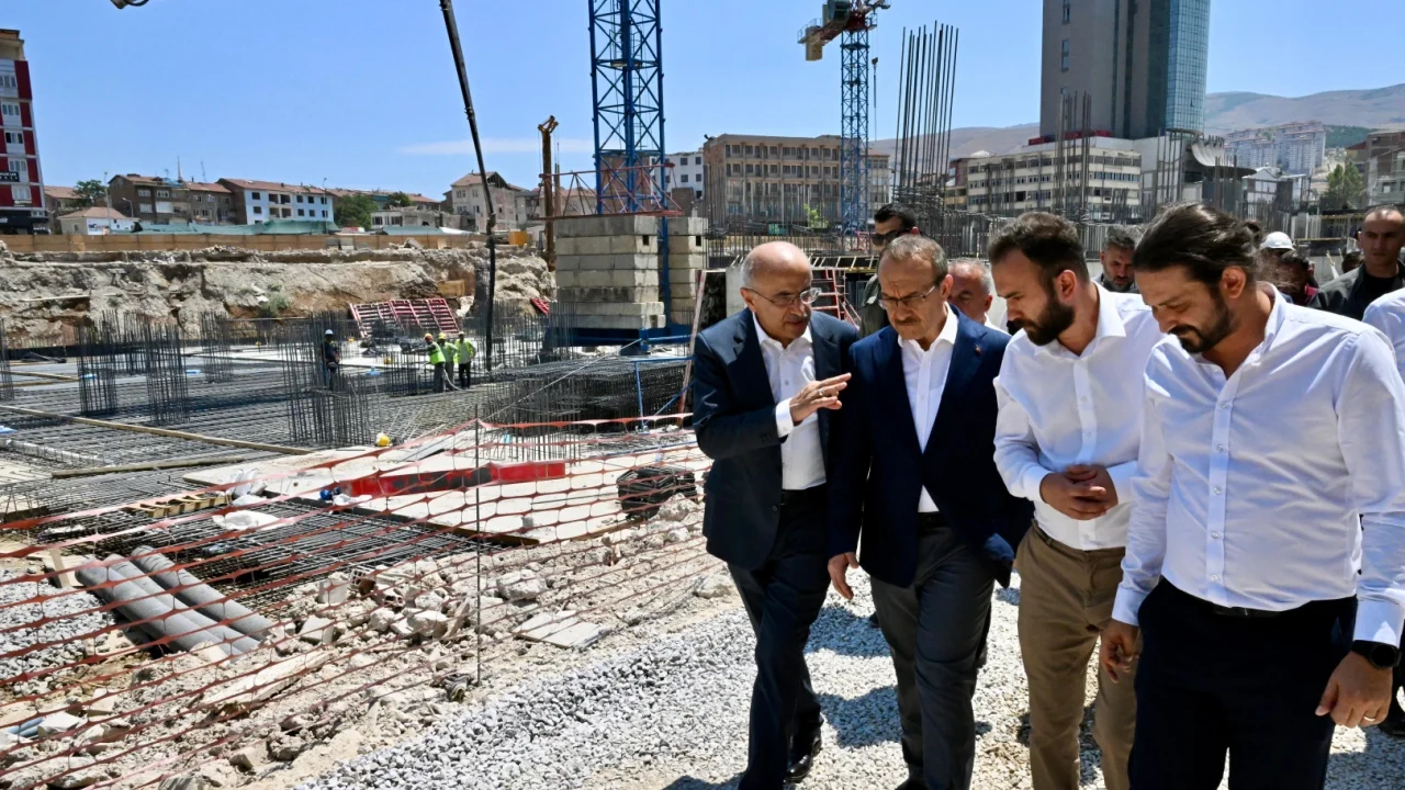 Başkan Sami Er konutlarını inceledi -