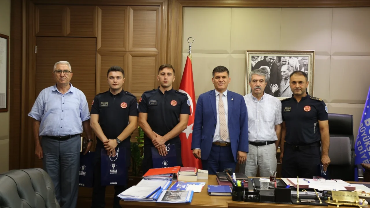 Büyükşehir’den ‘can dostu’ kurtaran itfaiye personeline teşekkür -