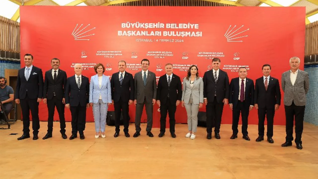 CHP’li Büyükşehir Belediye Başkanları İstanbul’da buluştu -