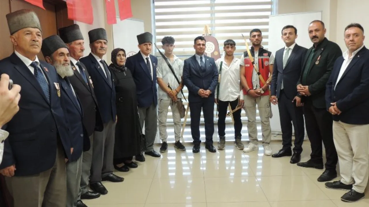 Devlet korumasındaki çocuklar “Demokrasi Nöbeti”tuttu -