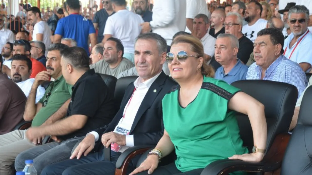 Edirne Kırkpınar’da Kocaelili pehlivanlara tebrik -