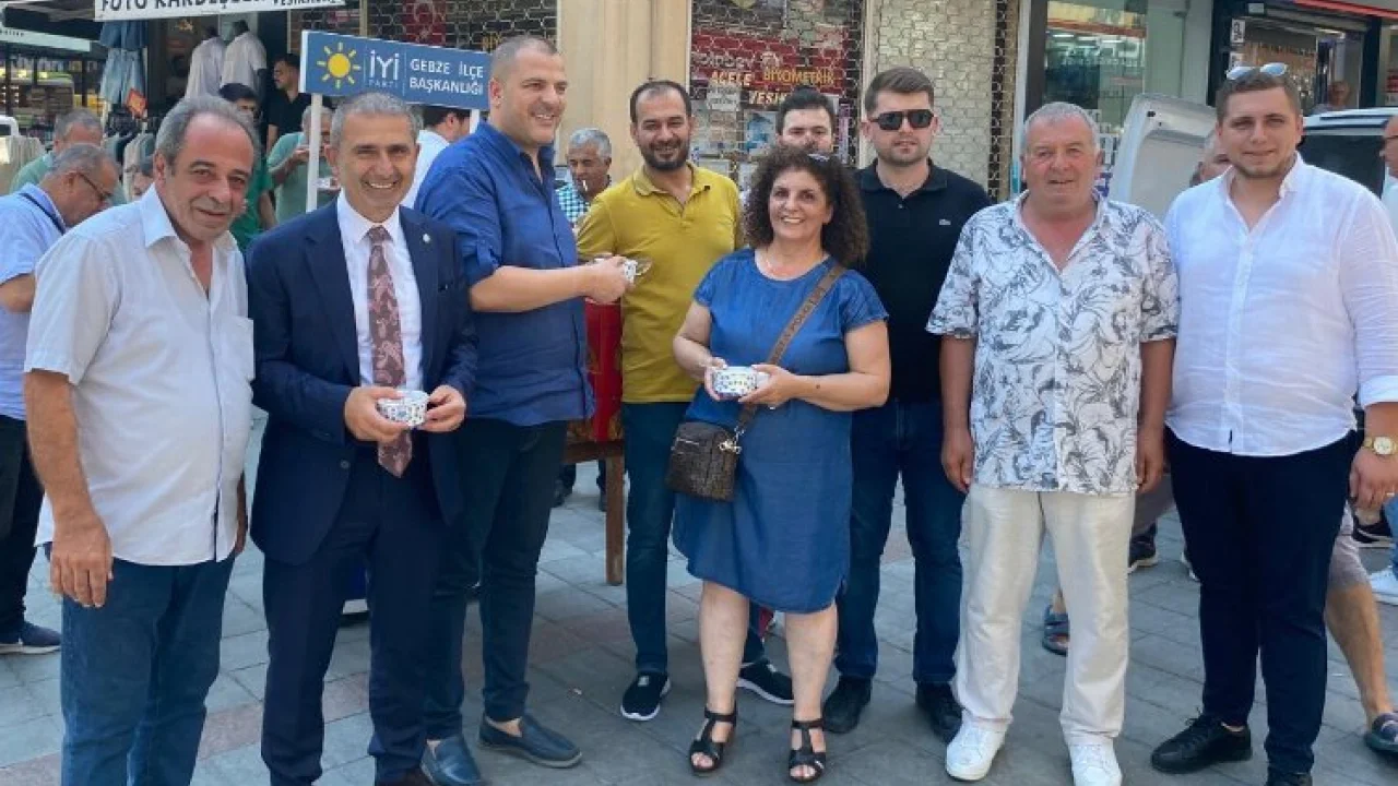 Gebze'de İYİ Parti'den 2 bin kişiye aşure ikramı -