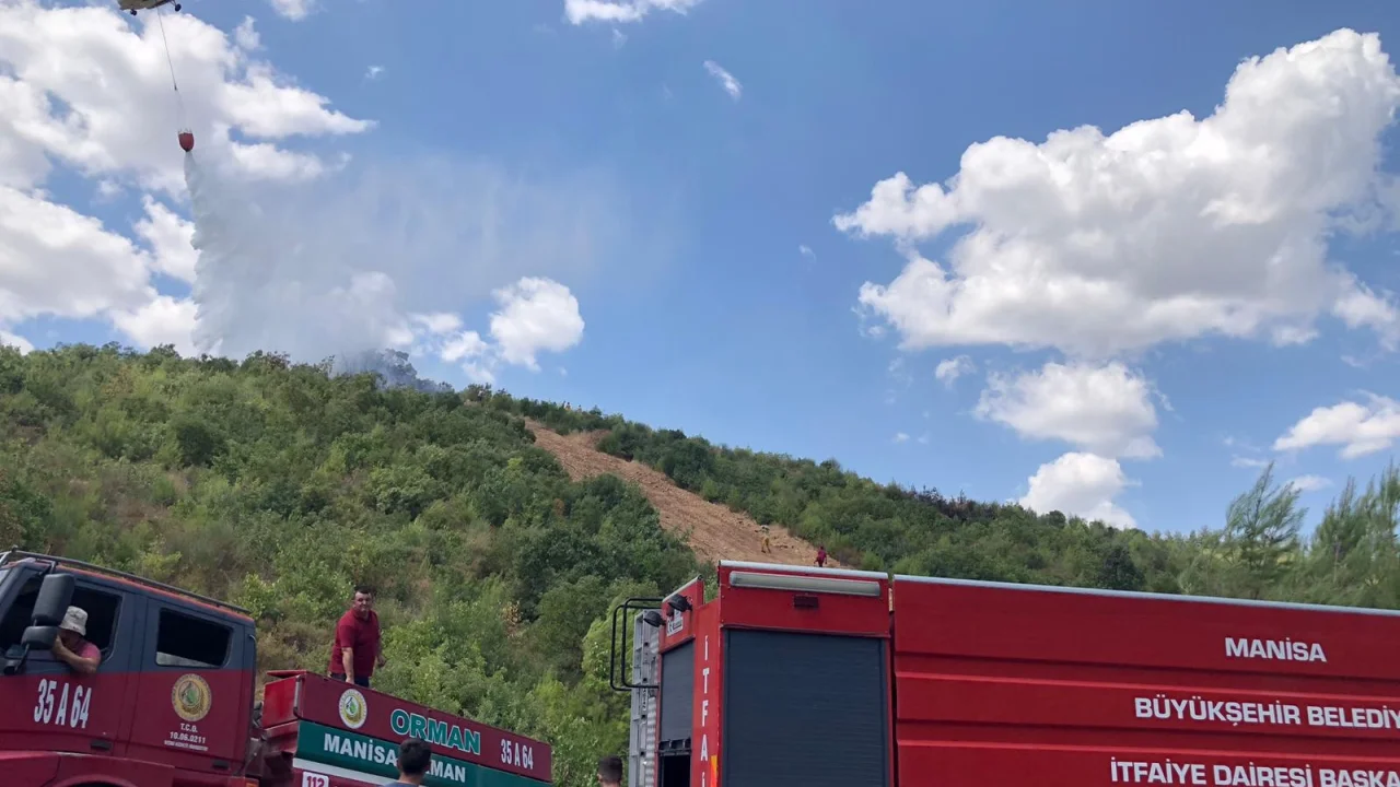 Manisa'da ormanlık alanda çıkan yangın söndürüldü  -