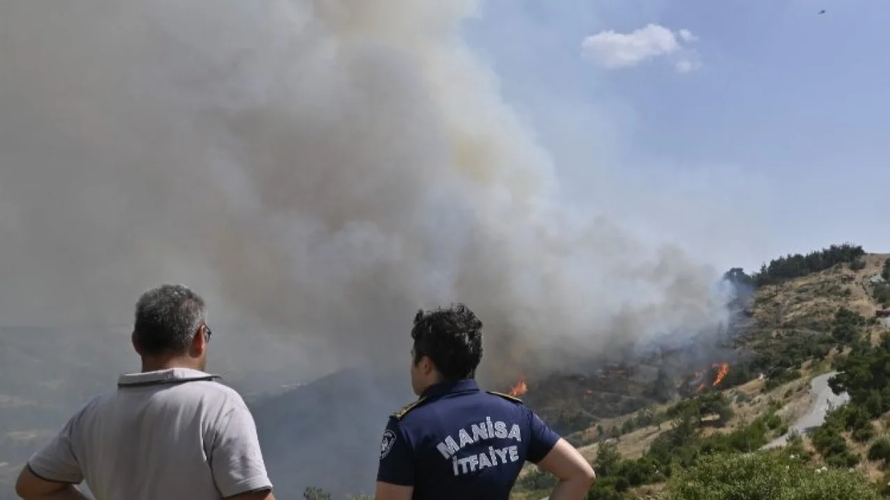 Manisa İtfaiyesi'nden Bornova yangınına takviye -