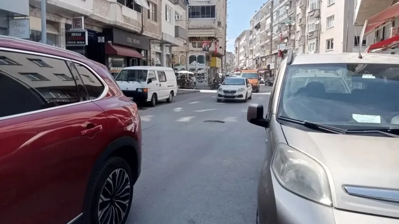 Mudanya’da gelişi güzel park eden araçlar trafiği zor durumda bırakıyor -