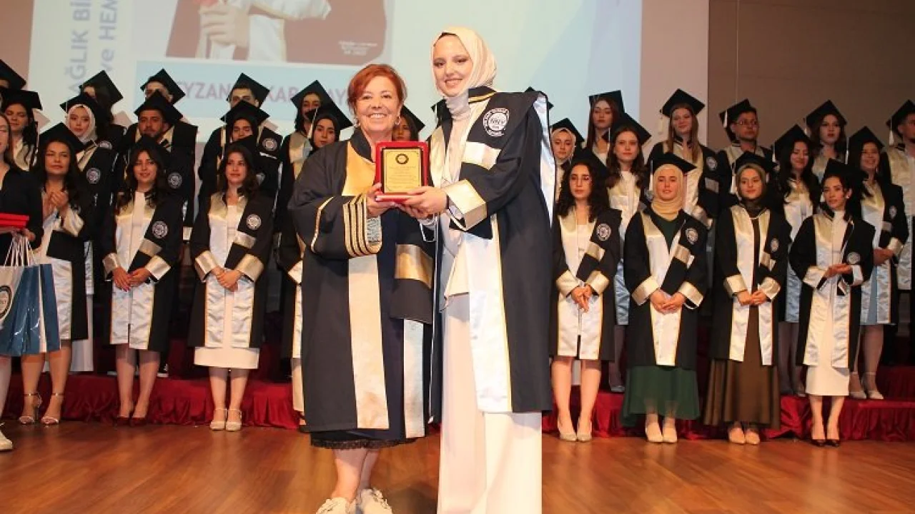 NNYÜ Sağlık Bilimleri'nde mezuniyet coşkusu -