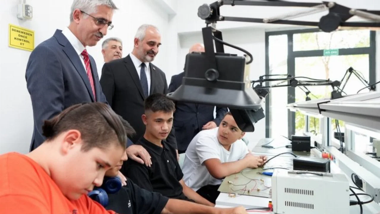 Öğrencilere 'zanaat atölyeleri' açıldı -