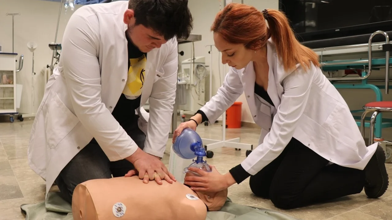 Sağlık teknikerleri sektörün iş yükünü hafifletiyor -