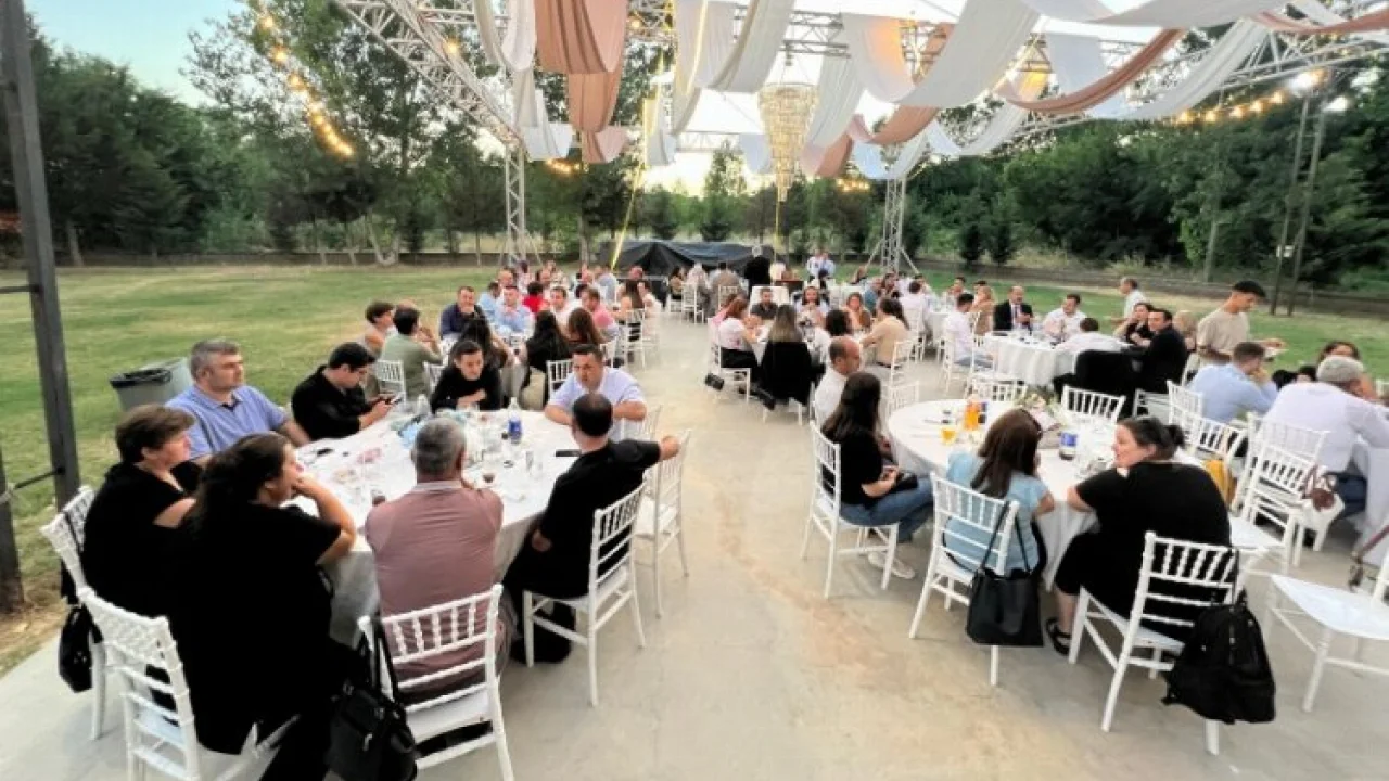 Tayini çıkan hakim ve savcılar için veda yemeği -