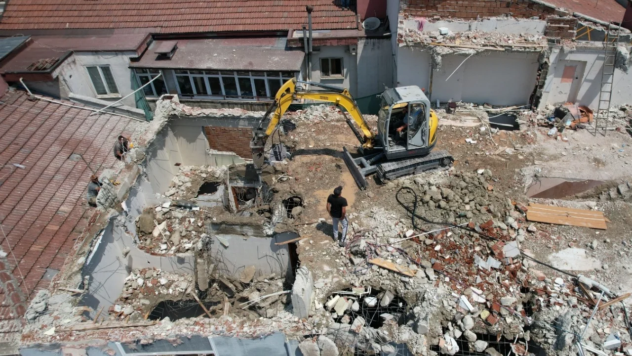 Yıldırım'da riskli binalara geçit yok -