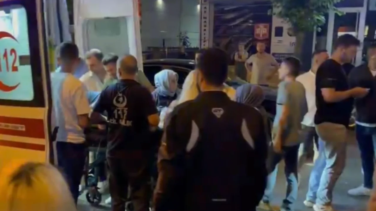 Yolun karşısına geçmeye çalışan kişiye otomobil çarptı  -