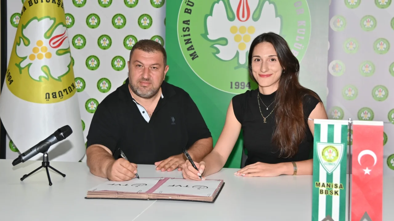 Zeynep Yeşilova, Manisa'nın potasında -